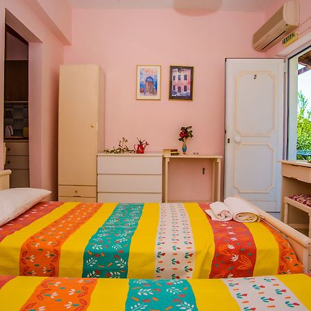 Aloni Studios & Apartments 拉瑟 外观 照片